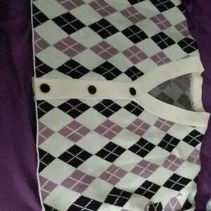 Cream argyle cardigan, lilac and black diamonds. Shein Dazy size large. Boxy